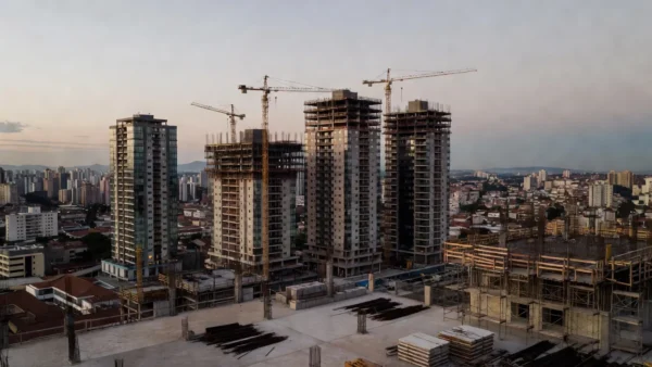 Empreendimento imobiliário em São Paulo representando taxa de absorção e VPL de lançamentos