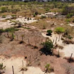Terreno baldio analisado para custos de carregamento e ROI em 36 meses