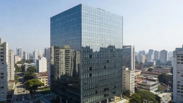 Edifício comercial em São Paulo representando vacância estrutural e yield líquido projetado