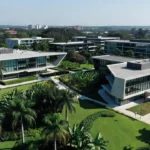 Complexo imobiliário brasileiro simbolizando holding e análise de yield tributário