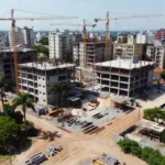 Conjunto de edifícios residenciais de médio padrão em construção no Brasil