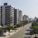 Bairro residencial em São Paulo com edifícios modernos simbolizando análise de aluguel e títulos