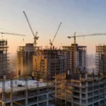 Complexo imobiliário em construção representando projetos de investimento no Brasil