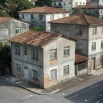 Edifícios residenciais antigos em área urbana brasileira para análise de custo de reposição imobiliário