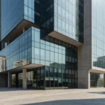 Edifício comercial moderno em São Paulo para análise de DSCR e LTV em imóveis.
