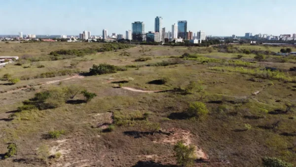 Terreno urbano no Brasil para análise de investimento em FII e permuta imobiliária