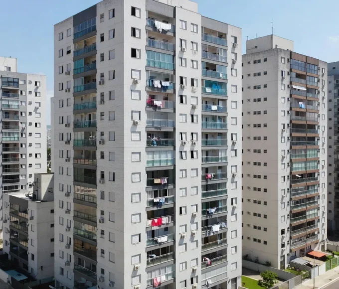 Edifícios residenciais urbanos no Brasil representando imóveis locados e análise de yield sobre equity