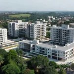 Conjunto de edifícios residenciais em lançamento imobiliário no Brasil