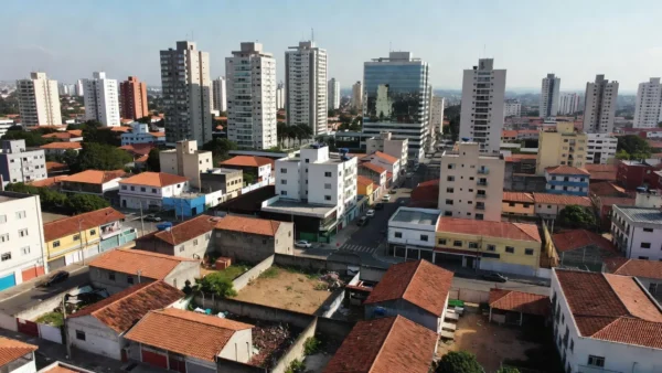 Terrenos urbanos com tipologias de edificações para análise de VPL incremental e preço máximo viável