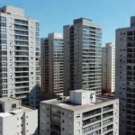 Edifícios residenciais em São Paulo representando análise de VPL e vacância imobiliária