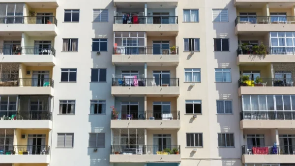 Edifício residencial brasileiro para análise de yield all-in e yield operacional em imóveis locados